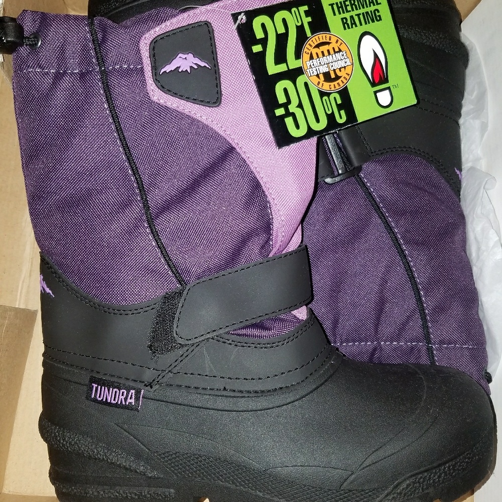 Tundra Quebec Girl's Boot (big girl size 4)